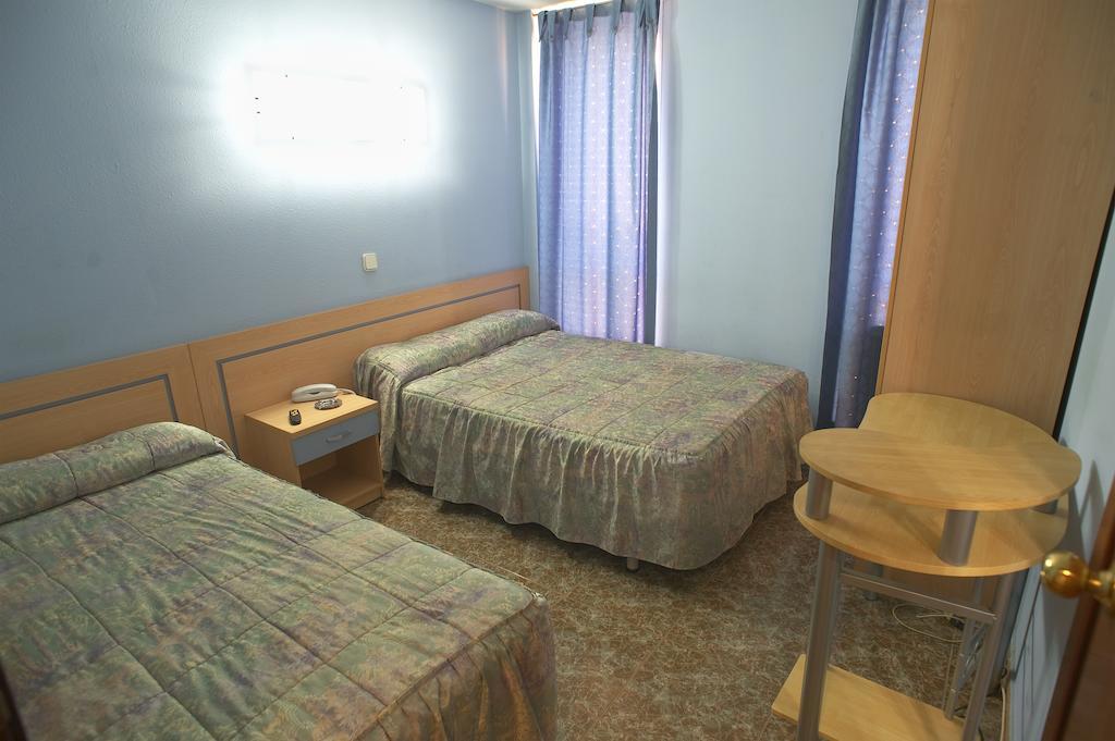 Hostal Xarau Cerdanyola del Valles Room photo