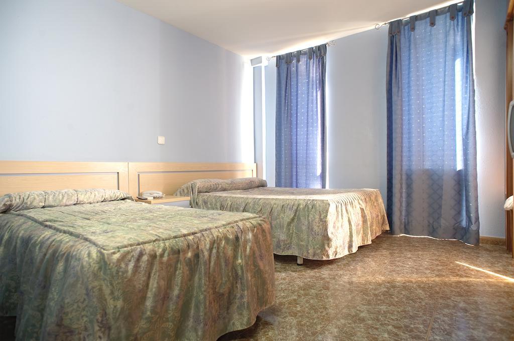 Hostal Xarau Cerdanyola del Valles Room photo
